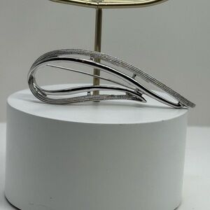 Sarah Coventry Vtg 50’s swirl brooch